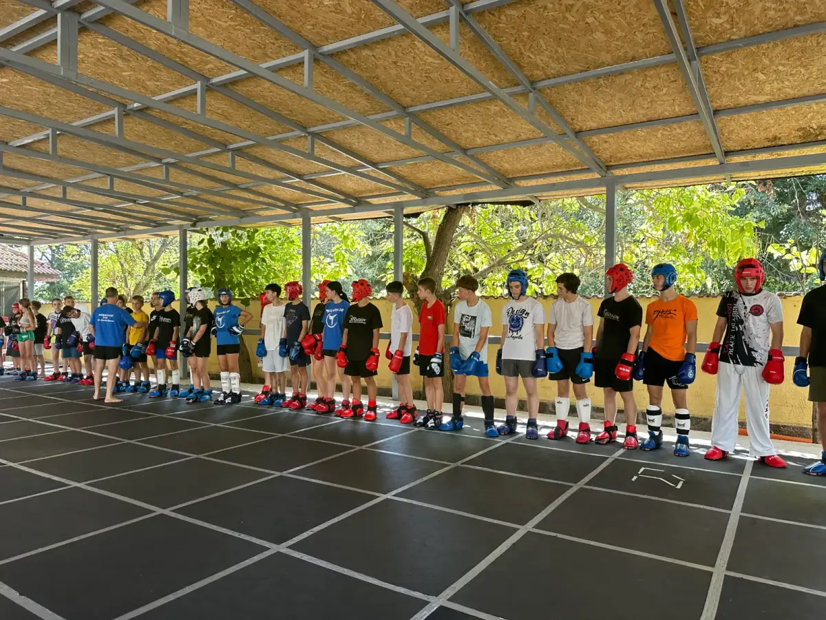 Спортисти на Master Gromov Team с медали и купи